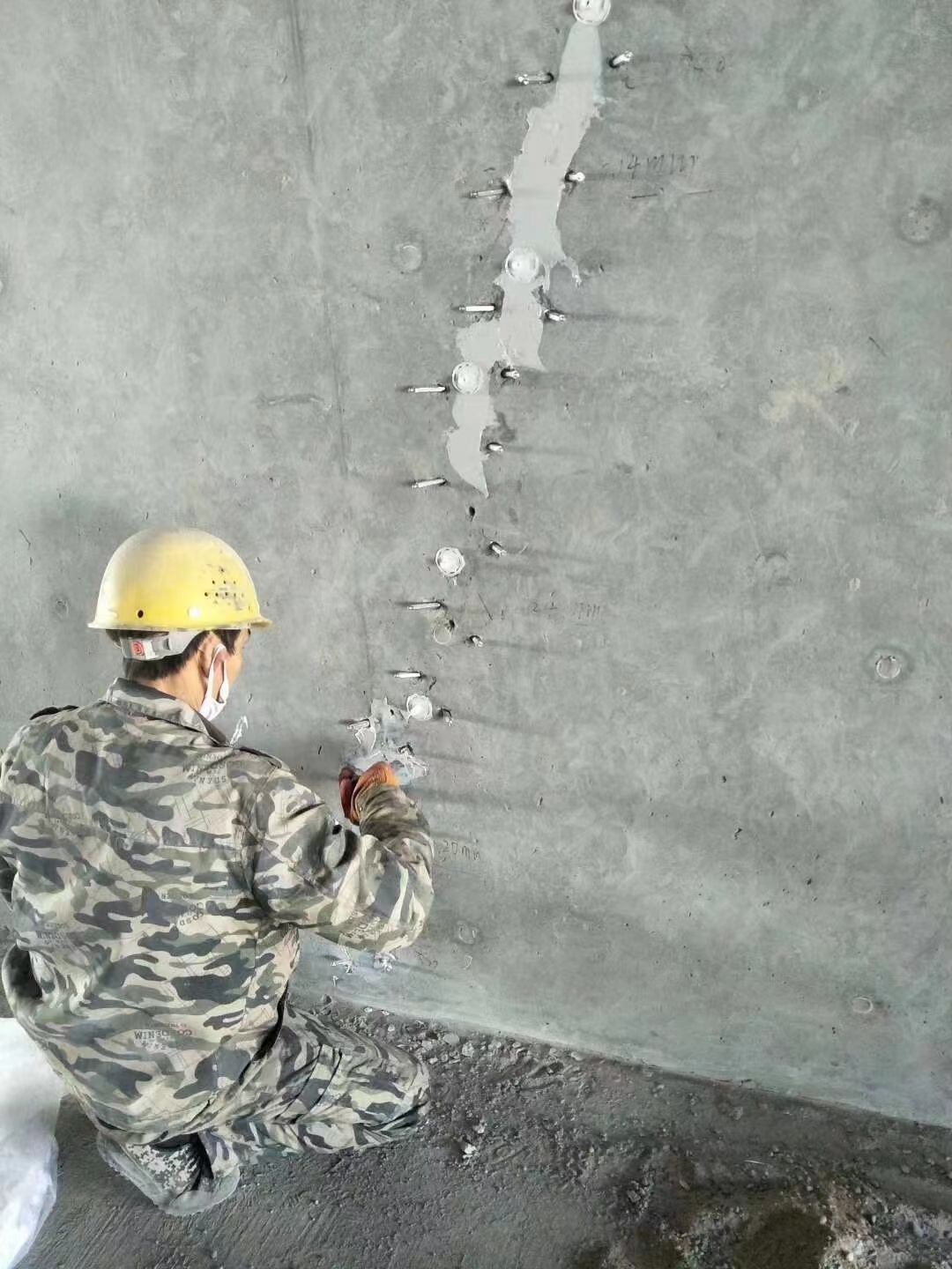 台江混凝土楼板裂缝加固施工的方案